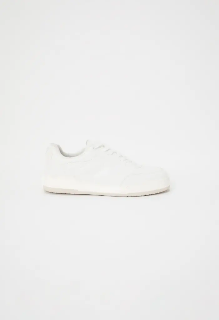 Tenis corte en lateral
